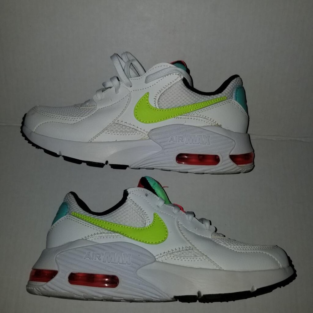 Women Nike shoe
